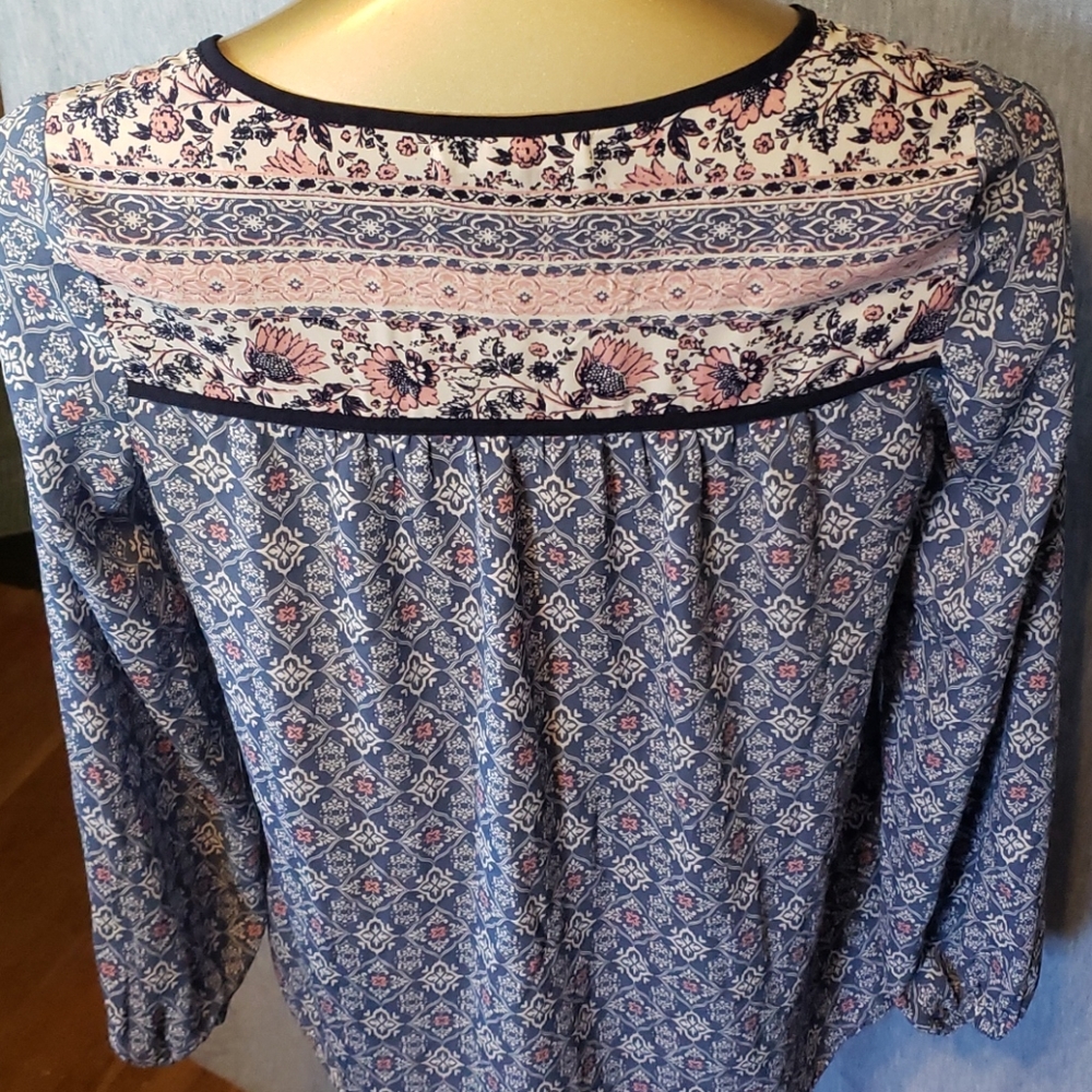 Blouse - Picture 2 of 3